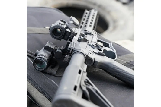 Gun Beaver - Should I Use a Red-Dot or a Low Power Variable Optic on My AR-15?